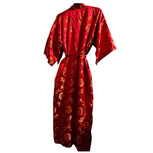 Luxurious Scarlet Floral Kimono 👘 Women's Robe - Picture 3 of 16
